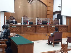 Saksi Mengaku Pasang Badan untuk Setnov Tapi Fee Tak Kunjung Dibayar Saksi Mengaku Pasang Badan untuk Setnov Tapi Fee Tak Kunjung Dibayar