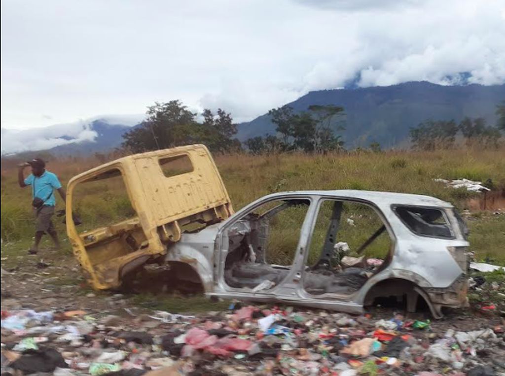 Duh! di Wamena Banyak Bangkai Mobil Berserakan Duh! di Wamena Banyak Bangkai Mobil Berserakan