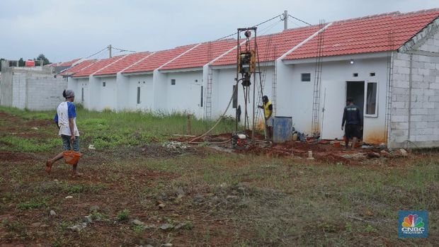 Suasana proyek pembangunan perumahan di Depok, Jawa Barat, Rabu (17/2/2021). Harga hunian rumah masih menunjukkan kenaikan pada kuartal IV-2020 namun laju kenaikan melambat. (CNBC Indonesia/Tri Susilo)