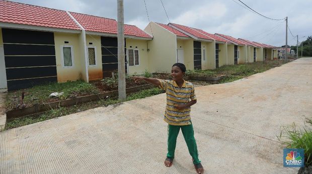 Suasana proyek pembangunan perumahan di Depok, Jawa Barat, Rabu (17/2/2021). Harga kediaman rumah tetap menunjukkan kenaikan pada kuartal IV-2020 namun laju kenaikan melambat. (CNBC Indonesia/Tri Susilo)