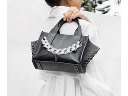 7 Tas dari Brand Lokal yang Modelnya Nggak Pasaran, Kelihatan Unik dan Mahal