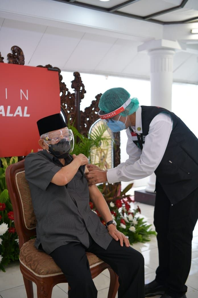 Wakil Presiden Ma'ruf Amin Jalani Vaksinasi COVID-19