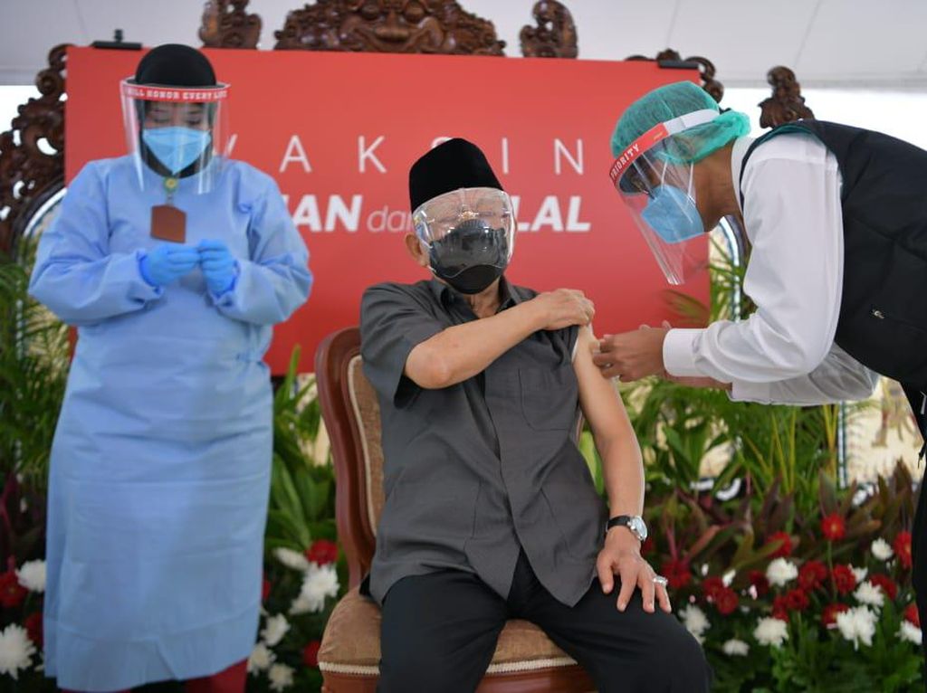 Momen Wapres Maruf Amin Divaksinasi Corona Momen Wapres Maruf Amin Divaksinasi Corona