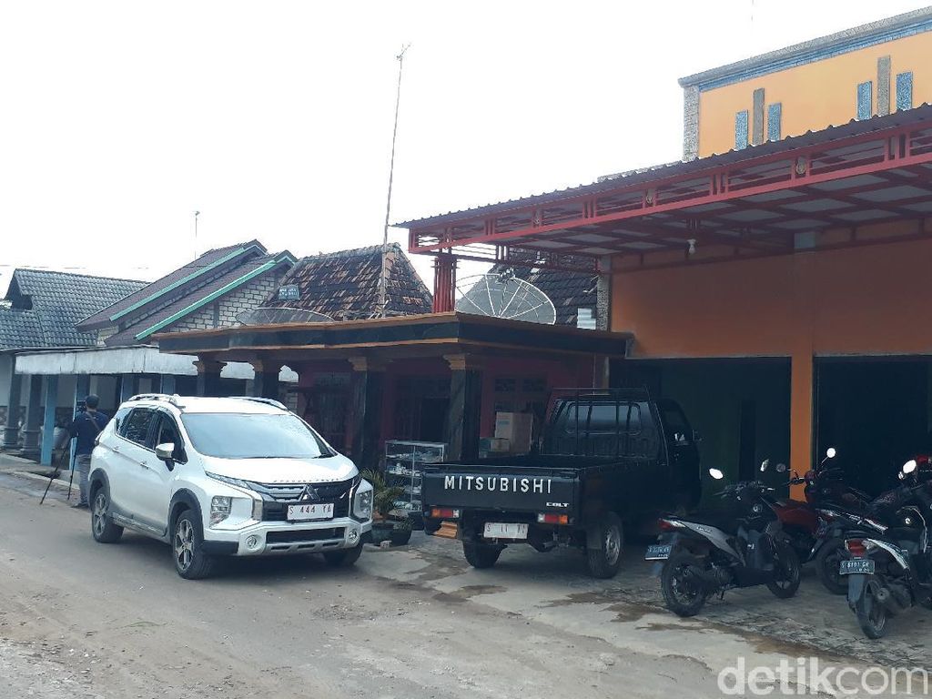 Munculnya Kampung Miliarder di Tuban Saat Pandemi COVID-19 Munculnya Kampung Miliarder di Tuban Saat Pandemi COVID-19