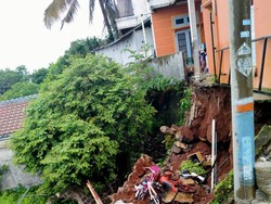 2 Rumah Warga di Depok Terancam Longsor, 6 Orang Diungsikan