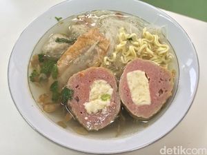 Bakso Isi Keju Mozarella yang Mulur Ada di 5 Tempat Ini