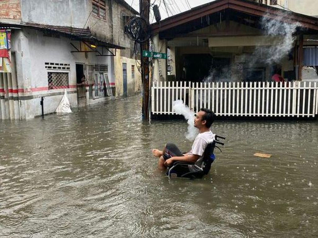 Cerita Warga Bukit Duri Jaksel Saat Banjir Masuk Rumah, Kini Sudah Surut Cerita Warga Bukit Duri Jaksel Saat Banjir Masuk Rumah, Kini Sudah Surut