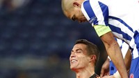 Tapi pernah pula Ronaldo dan Pepe harus saling berhadapan. Seperti ketika CR7 membela Juventus, sedangkan Pepe ada di Porto. Foto: AP/Luis Vieira