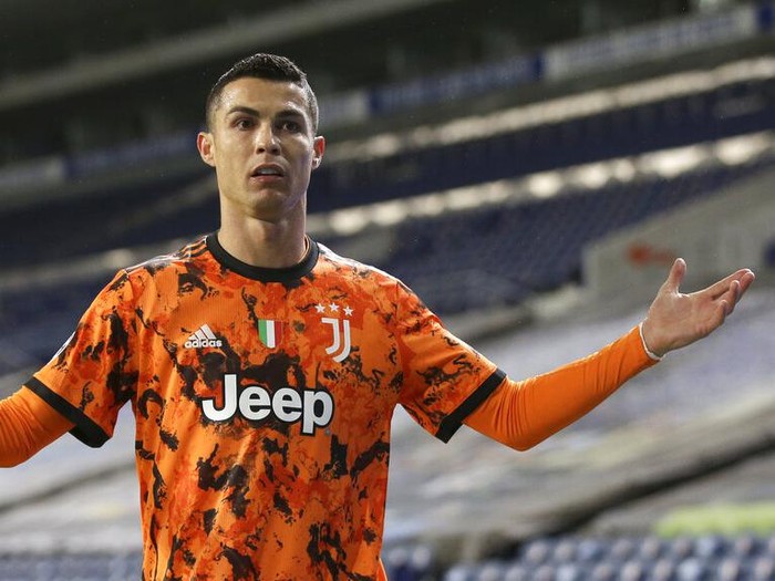 Juventus' Cristiano Ronaldo watches Referee Carlos del Cerro Grande gesturing during the Champions League round of 16, first leg, soccer match between FC Porto and Juventus at the Dragao stadium in Porto, Portugal, Wednesday, Feb. 17, 2021. (AP Photo/Luis Vieira)