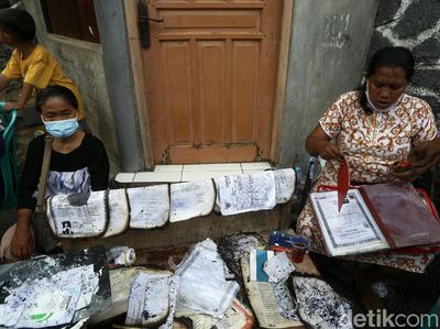 Duka Korban Kebakaran Tambora, Rumah Hangus Dokumen Terbakar