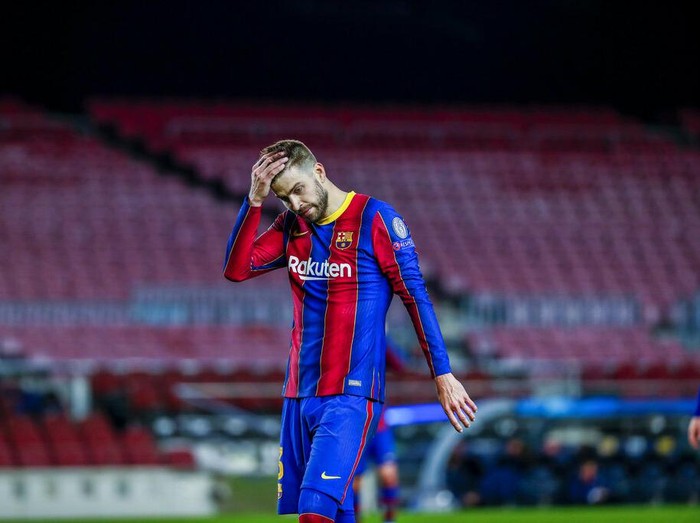 Barcelona's Gerard Pique reacts during the Champions League round of 16, first leg soccer match between FC Barcelona and Paris Saint-Germain at the Camp Nou stadium in Barcelona, Spain, Tuesday, Feb. 16, 2021. (AP Photo/Joan Monfort)