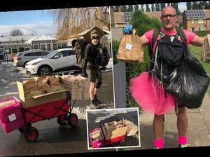 Guru Ini Antar Ribuan Makanan untuk Muridnya Sampai Lututnya Cedera Guru Ini Antar Ribuan Makanan untuk Muridnya Sampai Lututnya Cedera