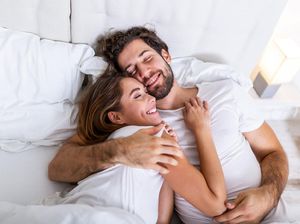 5 Posisi Bercinta Ketika Sedang Mager, Tetap Nikmat dan Bikin Nyaman