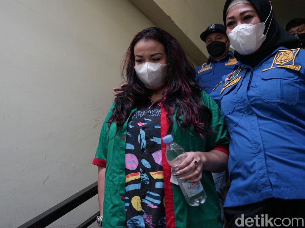 Orang Tua Ajun Perwira Pertanyakan Penahanan Jennifer Jill Orang Tua Ajun Perwira Pertanyakan Penahanan Jennifer Jill