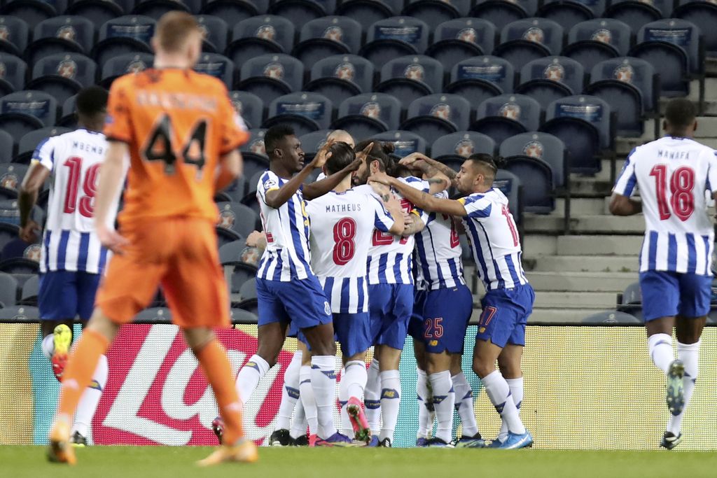 Porto players celebrate after Porto's Mehdi Taremi scored the opening goal during the Champions League round of 16, first leg, soccer match between FC Porto and Juventus at the Dragao stadium in Porto, Portugal, Wednesday, Feb. 17, 2021. (AP Photo/Luis Vieira)