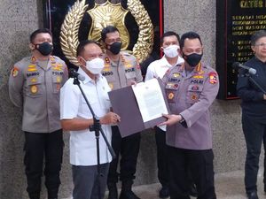 Kapolri Terbitkan Surat Izin Keramaian untuk Pra Kompetisi Sepak Bola Kapolri Terbitkan Surat Izin Keramaian untuk Pra Kompetisi Sepak Bola