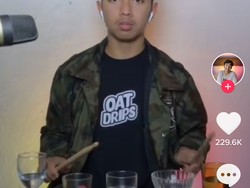 Keren Maksimal! Pria Ini Hanya Modal Gelas untuk Bikin Alunan Musik