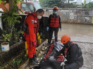 Jasad Pria Ditemukan di Pintu Air di Tanah Abang, Diduga Korban Bunuh Diri