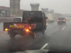 Awas Salah Kaprah! Ini Aturan Penggunaan Lampu Hazard yang Benar