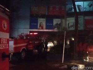 Kebakaran di Basement Gedung BEC Bandung Berhasil Dipadamkan