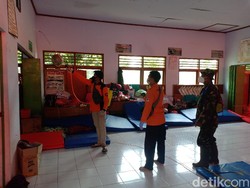 1 Pengungsi Longsor Nganjuk Positif COVID-19, Lokasi Disemprot Disinfektan
