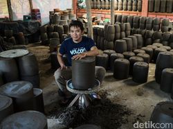 Ini Burhan, Penggagas Wisata Edukasi Kampung Gerabah di Blitar