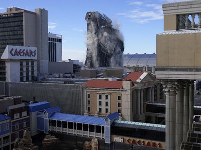 Momen Trump Plaza Hotel dan Kasino Dihancurkan