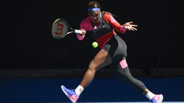 United States' Serena Williams hits a forehand return to Japan's Naomi Osaka during their semifinal match at the Australian Open tennis championship in Melbourne, Australia, Thursday, Feb. 18, 2021.(AP Photo/Andy Brownbill)