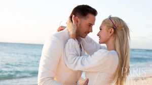 Senyum Penuh Kebahagiaan Paris Hilton Resmi Nikah di Usia 40 Tahun