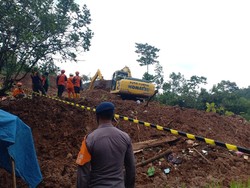 Cuaca Cerah, Pencarian 6 Korban Longsor Nganjuk Kembali Dilanjutkan
