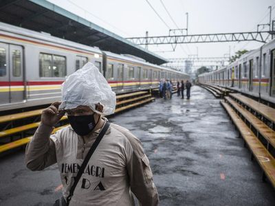 Imbas Banjir Jakarta, Jadwal KRL Ikut Terganggu