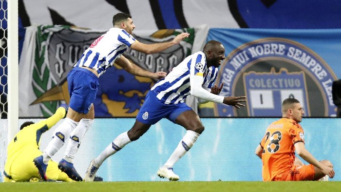 Portos Moussa Marega, center, celebrates with Mehdi Taremi, center left, after scoring his sides second goal during the Champions League round of 16, first leg, soccer match between FC Porto and Juventus at the Dragao stadium in Porto, Portugal, Wednesday, Feb. 17, 2021. (AP Photo/Luis Vieira)
