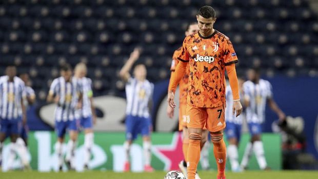 Juventus' Cristiano Ronaldo reacts after Porto scored their second goal during the Champions League round of 16, first leg, soccer match between FC Porto and Juventus at the Dragao stadium in Porto, Portugal, Wednesday, Feb. 17, 2021. (AP Photo/Luis Vieira)