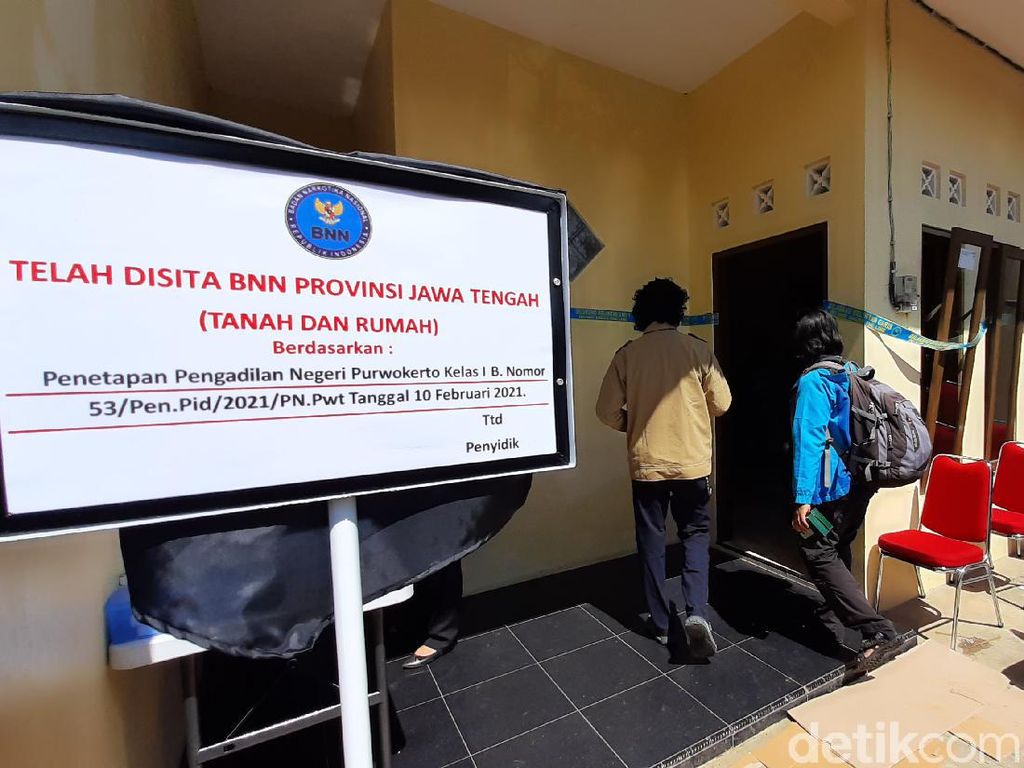 BNN Sita Aset Rumah-Murai Bandar Narkoba di Banyumas Senilai Rp 606 Juta BNN Sita Aset Rumah-Murai Bandar Narkoba di Banyumas Senilai Rp 606 Juta