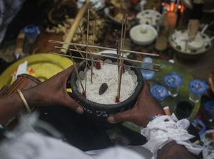 Potret Ritual Adat Suku Dayak untuk Antarkan Arwah