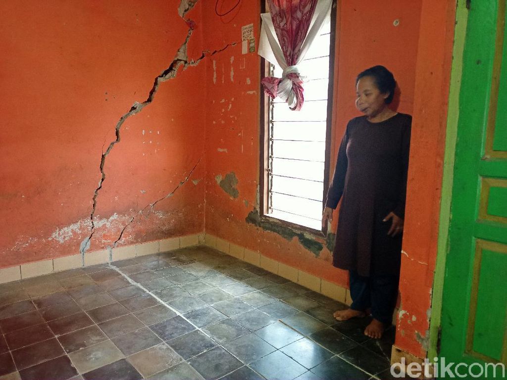 Rumah Warga Rusak Diduga Karena Pergerakan Tanah, Ini Kata BPBD Bandung Rumah Warga Rusak Diduga Karena Pergerakan Tanah, Ini Kata BPBD Bandung