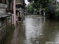 Kemang Utara-Pondok Karya Jaksel Masih Banjir Pagi Ini, 60 Warga Mengungsi