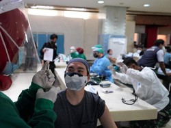 Vaksinasi Pedagang Tanah Abang Dilanjut Hari Ini, Polisi: Berjalan Bagus