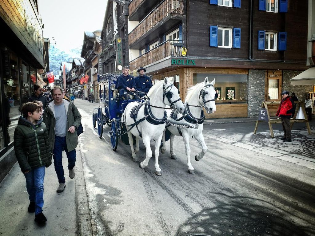 Menyambangi Zermatt, Kota Kecil di Swiss yang Bebas Polusi Menyambangi Zermatt, Kota Kecil di Swiss yang Bebas Polusi