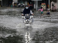 Titik Banjir Jakarta Hari Ini, Simak Batas Aman Kendaraan Lewati Genangan Air