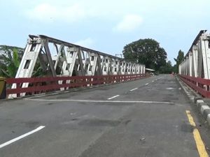Awas! Jembatan Ciasem Pantura Retak dan 8 Bautnya Hilang