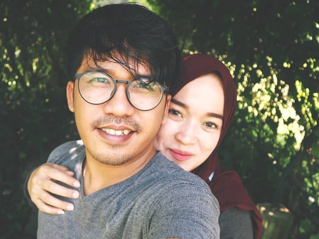 Ayus dan istri