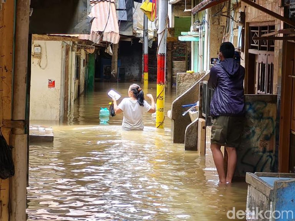 Kampung Melayu 8 Kali Dilanda Banjir Tahun Ini, Warga Harap Ada Pengerukan Kali Kampung Melayu 8 Kali Dilanda Banjir Tahun Ini, Warga Harap Ada Pengerukan Kali