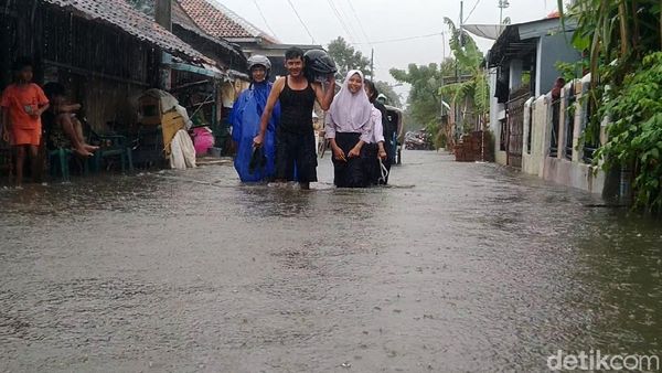 2.000 Lebih Warga Pekalongan Mengungsi Imbas Banjir