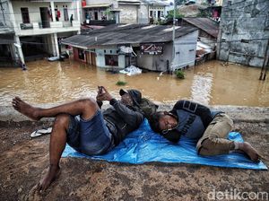 Begini Kondisi Pengungsi Banjir di Cipinang Melayu Begini Kondisi Pengungsi Banjir di Cipinang Melayu