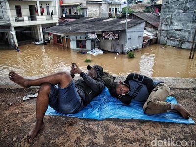 Begini Kondisi Pengungsi Banjir di Cipinang Melayu