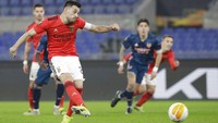 Arsenal diganjar penalti pada menit ke-55 setelah Smith Rowe melakukan handball. Pizzi maju sebagai eksekutor dan sukses membawa Benfica memimpin 1-0. Namun Arsenal cuma butuh waktu dua menit untuk menyamakan skor menjadi 1-1.