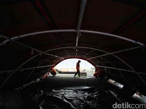 BPBD Bangun Posko Banjir di Cipinang Melayu BPBD Bangun Posko Banjir di Cipinang Melayu