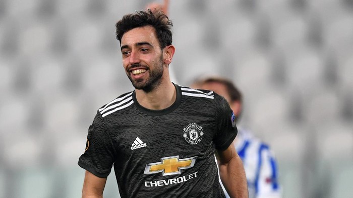 TURIN, ITALY - FEBRUARY 18: Bruno Fernandes of Manchester United celebrates after scoring their sides second goal  during the UEFA Europa League Round of 32 match between Real Sociedad and Manchester United at Allianz Stadium on February 18, 2021 in Turin, Italy. Real Sociedad face Manchester United at a neutral venue in Turin behind closed doors after Spain imposed a ban on travellers arriving from the UK in an effort to prevent the spread of Covid-19 variants. (Photo by Valerio Pennicino/Getty Images)