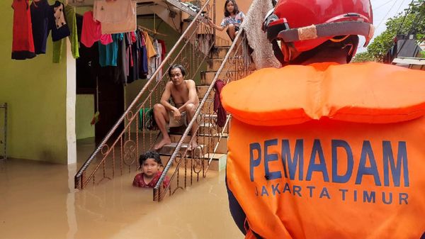 Penampakan Banjir Sekitar 1,5 Meter di Cipinang Melayu Jaktim
